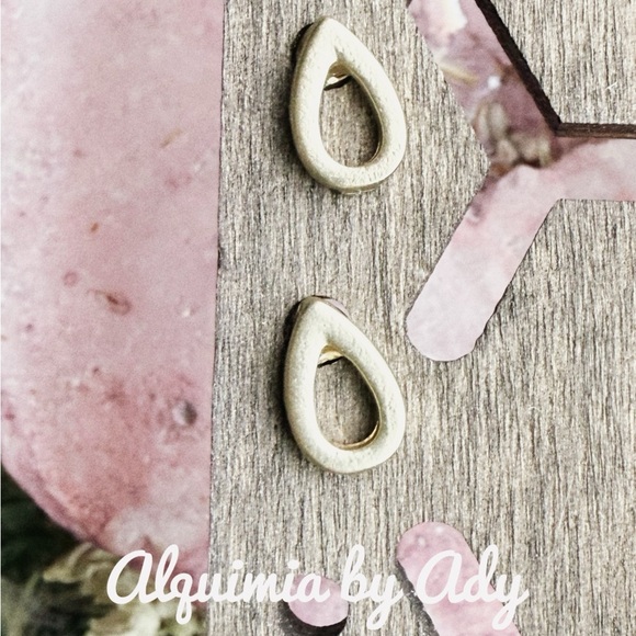 Alquimia Chic tiny Teardrop Earrings - Picture 1 of 1